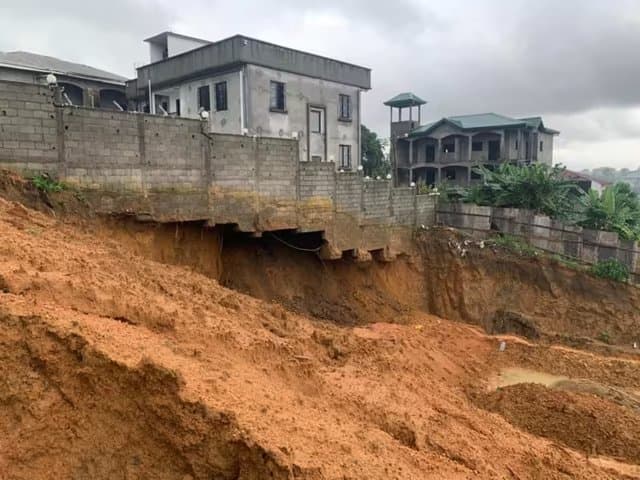 Douala : la falaise de Logbessou libérée de ses emprises