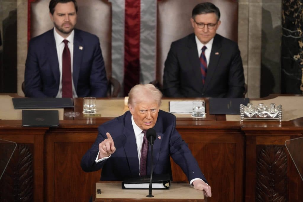 États-Unis : le Congrès accentue la pression sur Trump